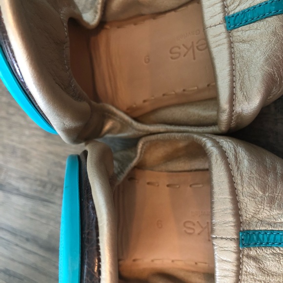 BNIB Tieks Gold Champagne Size 9 - Picture 4 of 6